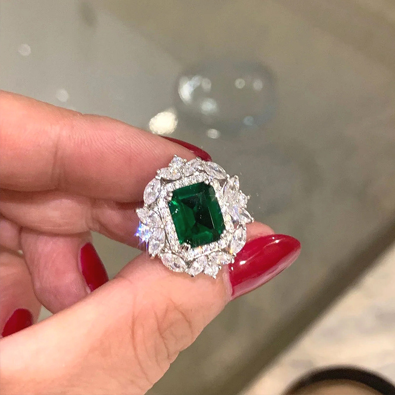 2024 Stud Earrings 925 Sterling Silver Princess Cut Emerald Zircon CZ Diamond Luxury Jewelry High Quality Party Eternity Women Bridal Earring For Love
