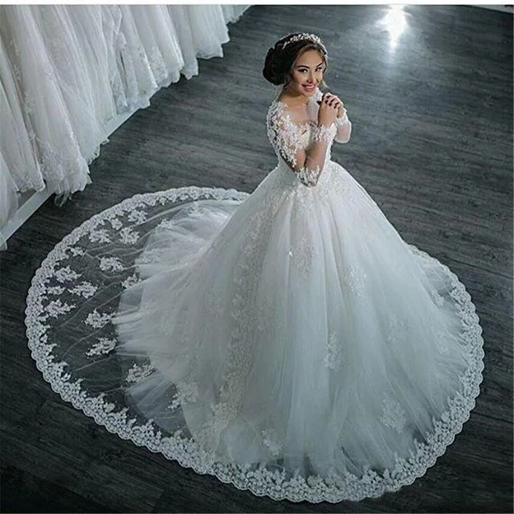 2024 Princess Long Sleeves Ball Gown Wedding Dresses Lace Appliques Beaded Arabic Dubai Ivory Tulle Bridal Gowns Back Buttons Chapel Train Robe De Mar