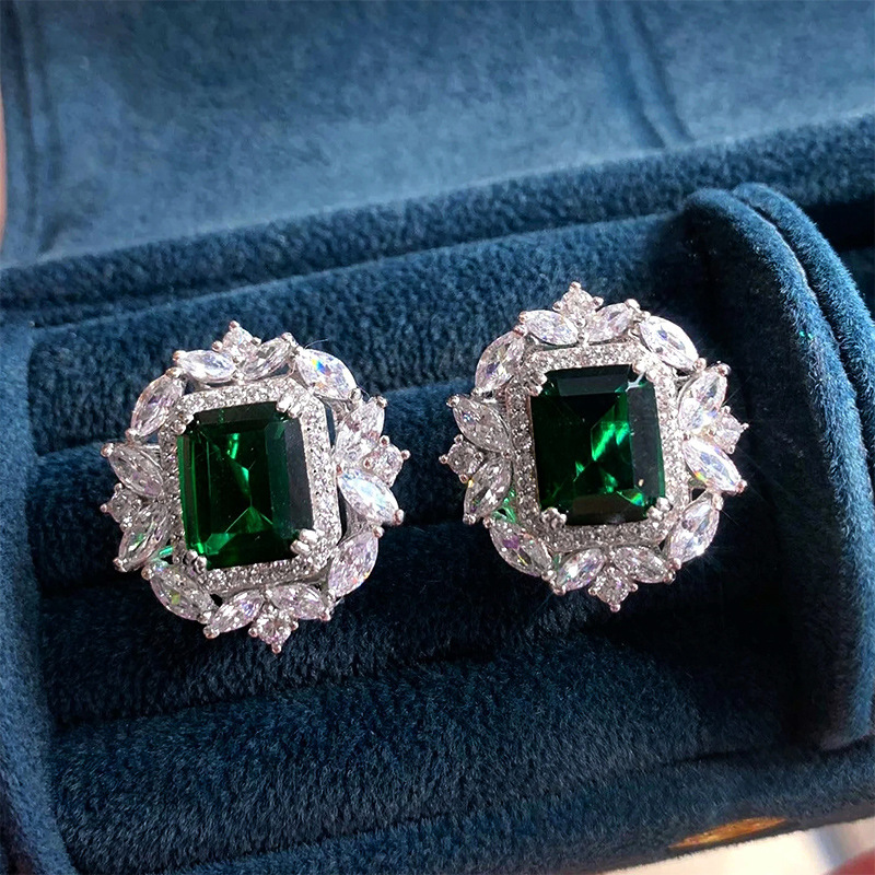 2024 Stud Earrings 925 Sterling Silver Princess Cut Emerald Zircon CZ Diamond Luxury Jewelry High Quality Party Eternity Women Bridal Earring For Love