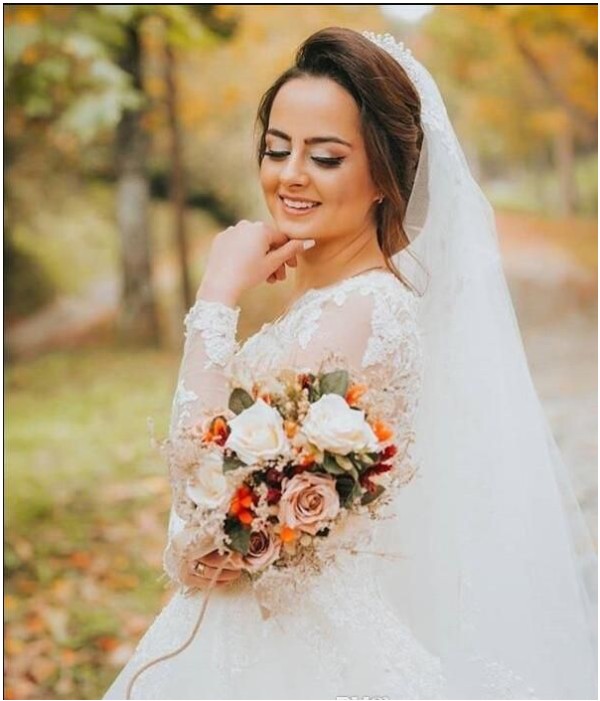 Country Wedding Dresses v neck ball Gown sheer illusion Long Sleeves bride growns Floor Length With Lace Applique Plus Size Wedding Gowns