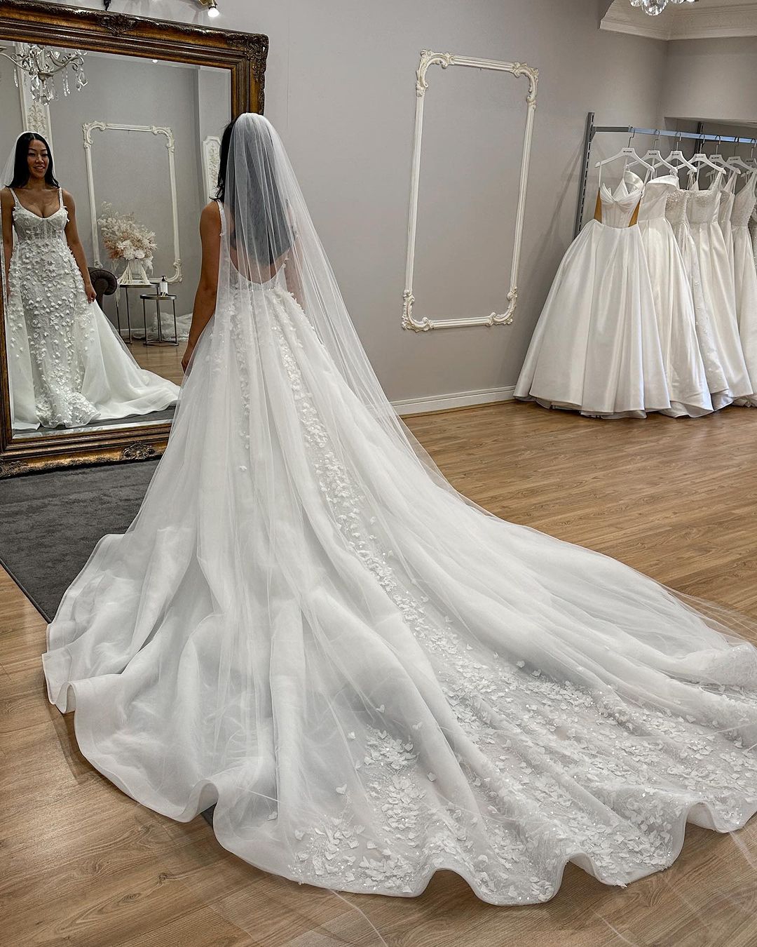 Luxurious Beading Mermaid Wedding Dress Exquisite Spaghetti Straps 3D Floral Applique Bridal Gown Custom Made