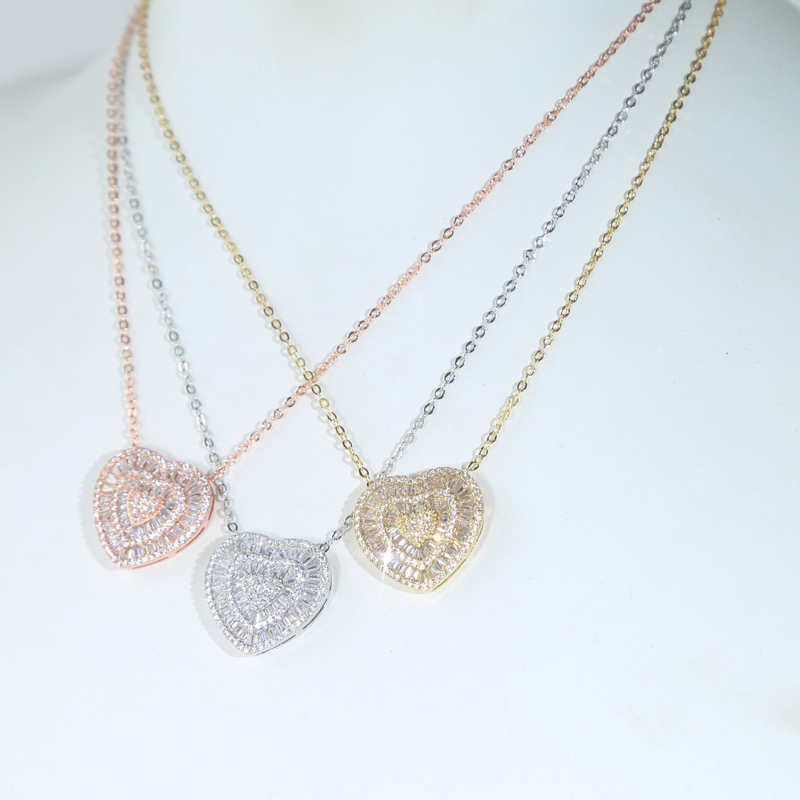 Classic Elegant Iced Out Heart Love Pendant Necklace Glossy Charms Iced Out Prong Setting CZ Cubic Zirconia Hip Hop Women Gift Jewelry