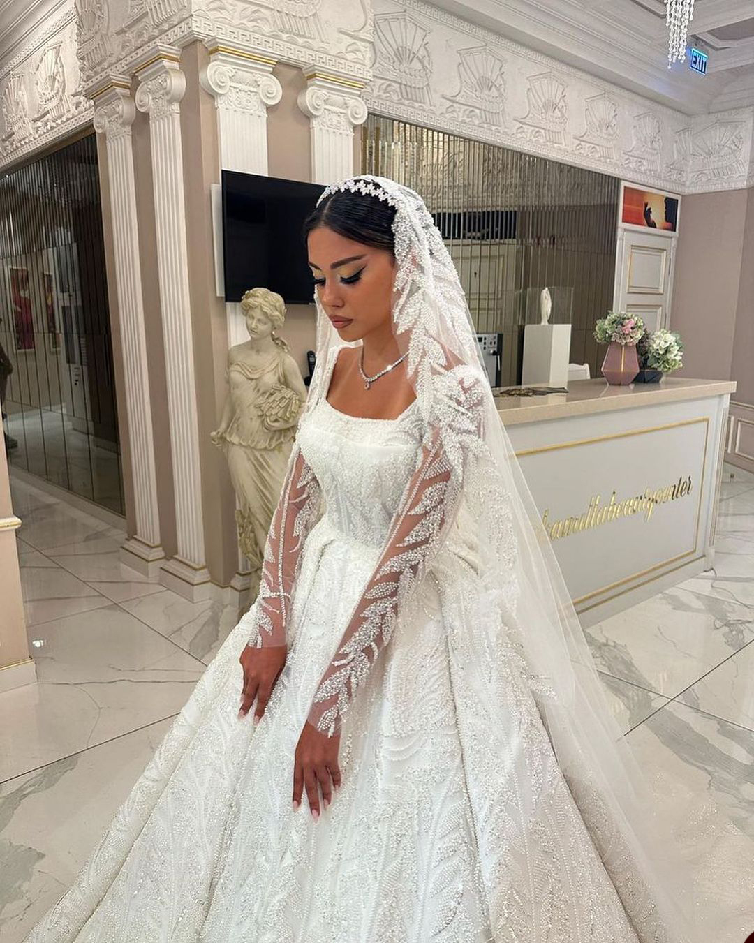 Elegant A Line Women Wedding Dress Square Collar Long Sleeves Bridal Gowns Sequins Appliques Lace Up Sweep Train Dress Custom Made
