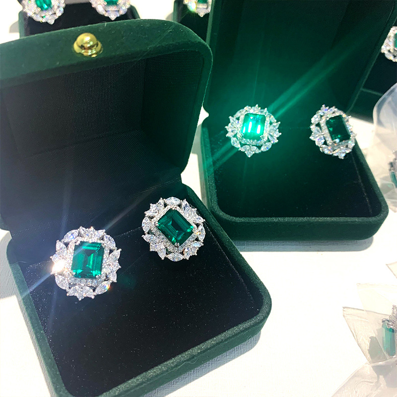2024 Stud Earrings 925 Sterling Silver Princess Cut Emerald Zircon CZ Diamond Luxury Jewelry High Quality Party Eternity Women Bridal Earring For Love
