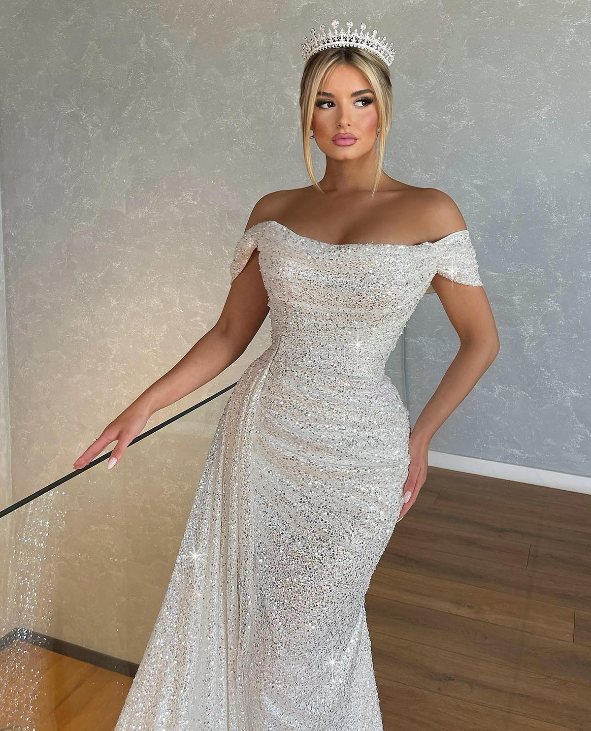 Off Shoulder Sparkly Mermaid Wedding Sequins Bridal Gowns Detachable Train Short Sleeves Bride Dresses Custom Made