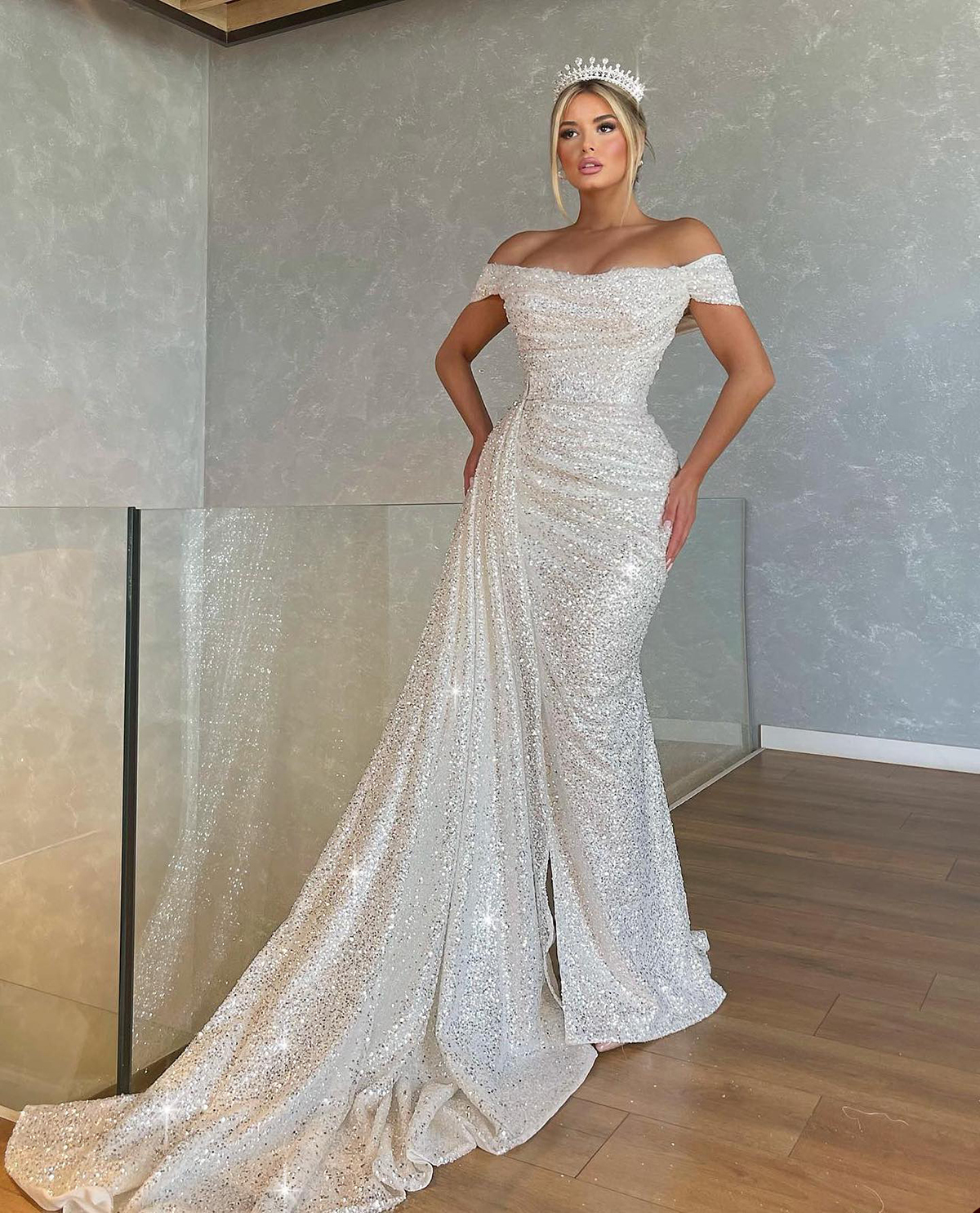 Off Shoulder Sparkly Mermaid Wedding Sequins Bridal Gowns Detachable Train Short Sleeves Bride Dresses Custom Made