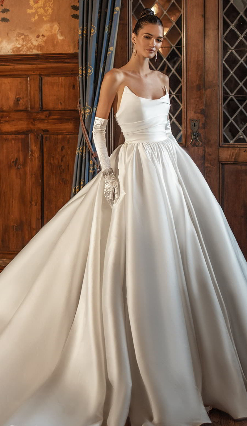 Elegant Princess Wedding Dresses Strapless Bridal Gowns Satin Backless Sleeveless A Line Bride Dresses Custom Made