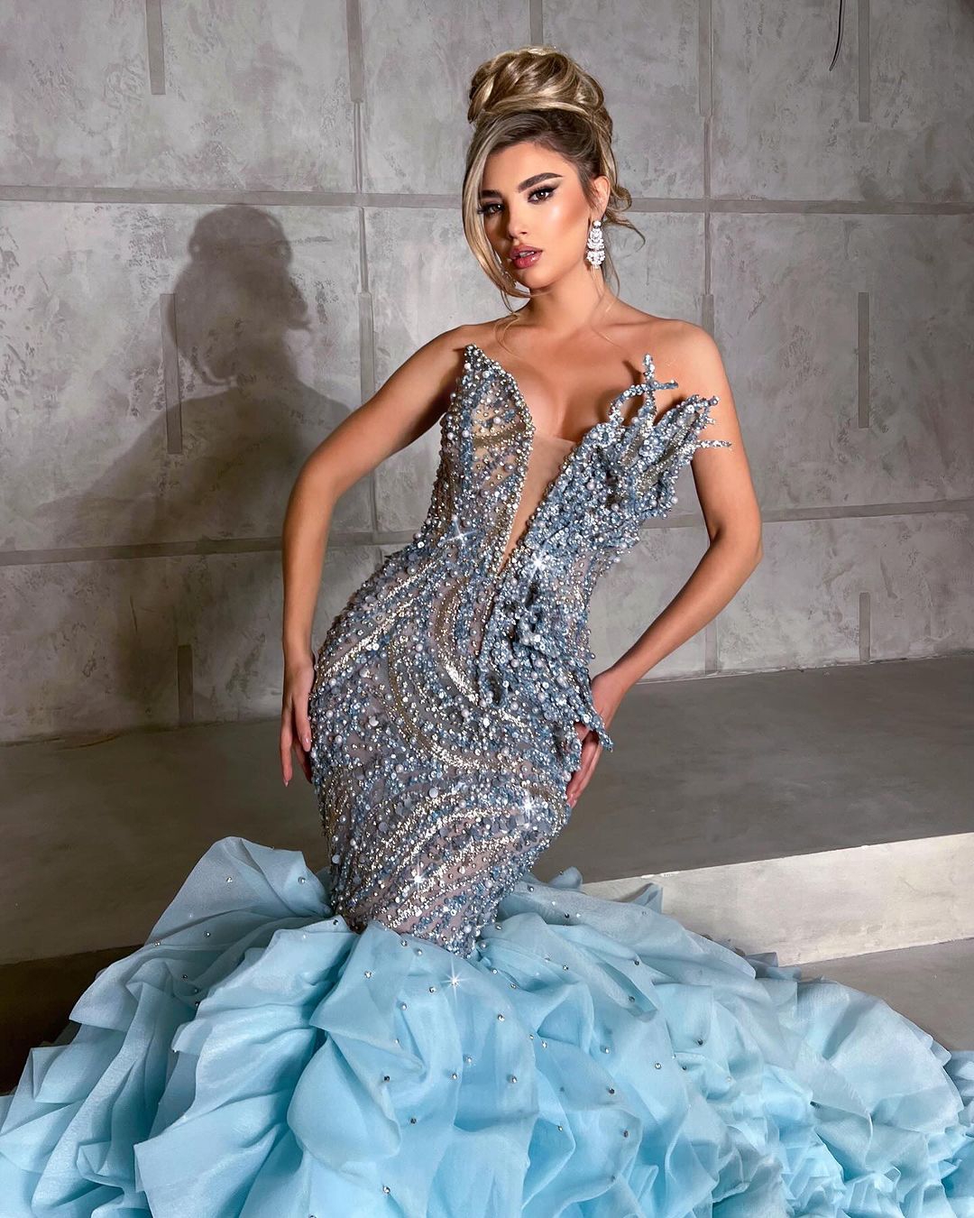 Gorgeous Mermaid Women Evening Dresses Strapless Sleeveless Prom Gowns Appliques Sequins Beads Ruffle Dress For Party Custom Made