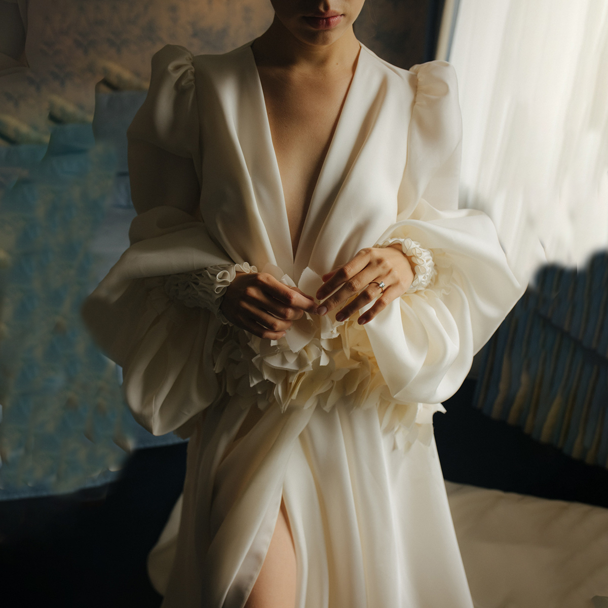 Vintage Long Puffy Sleeves Wedding Dresses Bridal Gown High Split Ruched With 3D Flower Country Wedding Gowns