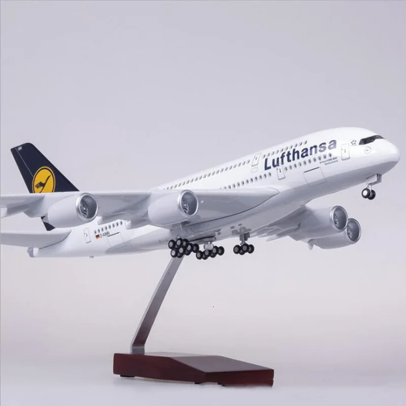 1/160 Scale 50.5CM Airline A380 Lufthansa Airplane Model W Light and Wheel Diecast Plastic Resin Plane For Collection 240116