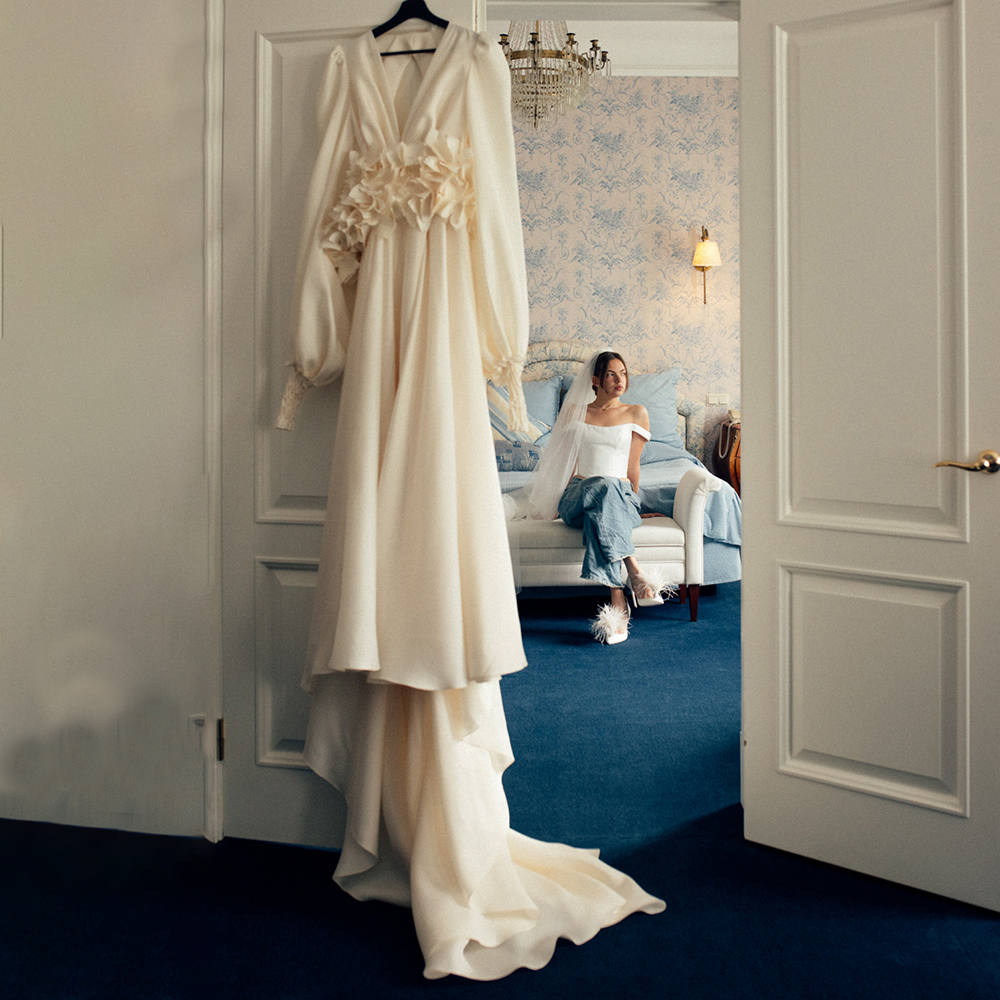 Vintage Long Puffy Sleeves Wedding Dresses Bridal Gown High Split Ruched With 3D Flower Country Wedding Gowns