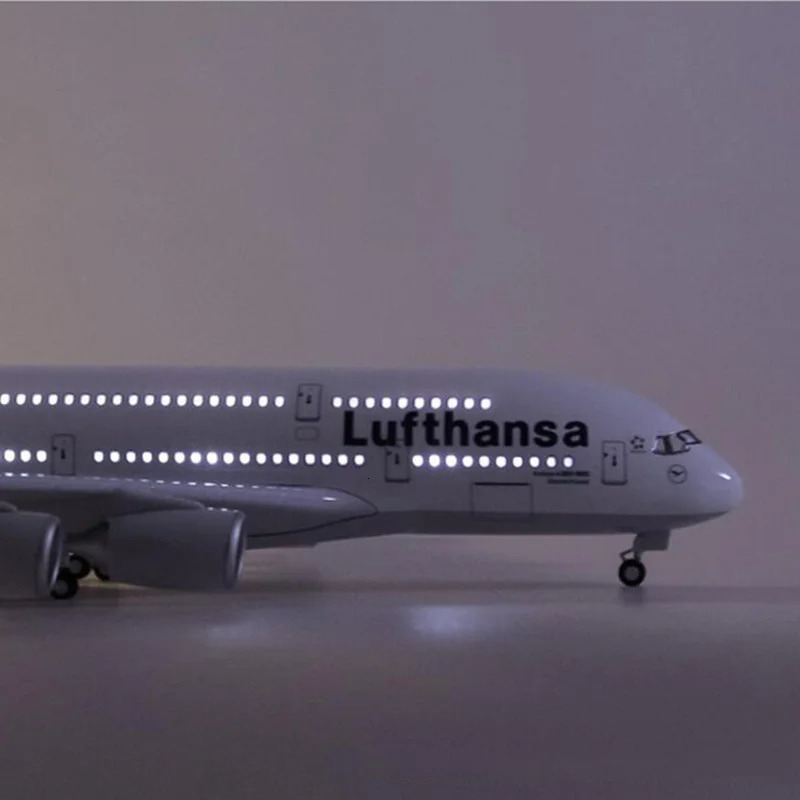 1/160 Scale 50.5CM Airline A380 Lufthansa Airplane Model W Light and Wheel Diecast Plastic Resin Plane For Collection 240116