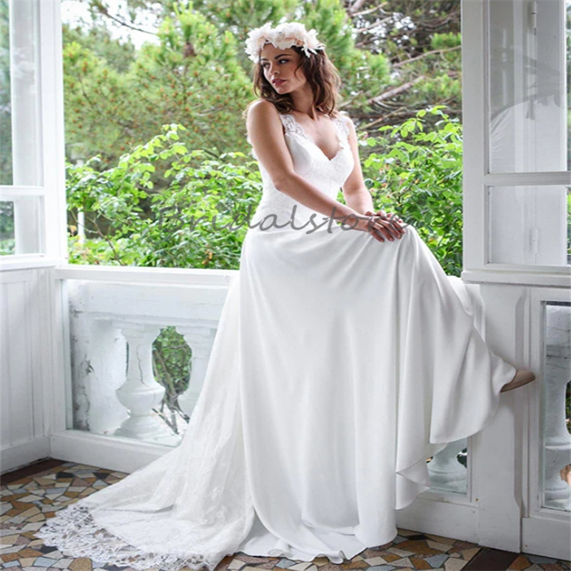 Celtic Gatsby Beach Wedding Dress 2024 Sexy V Neck White Backless Bohemian boho Bride Dress Sweep Train Lace Rustic Country Bridal Gowns Robe De Marie
