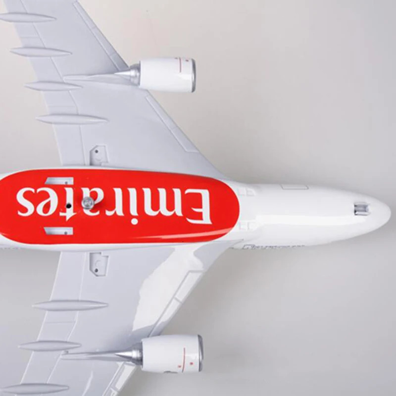36.5cm 1/200 Scale UAE United Arab Airplane Model 380 A380 Airline Aircraft Toy with Light Wheel Diecast Plastic Resin 240115