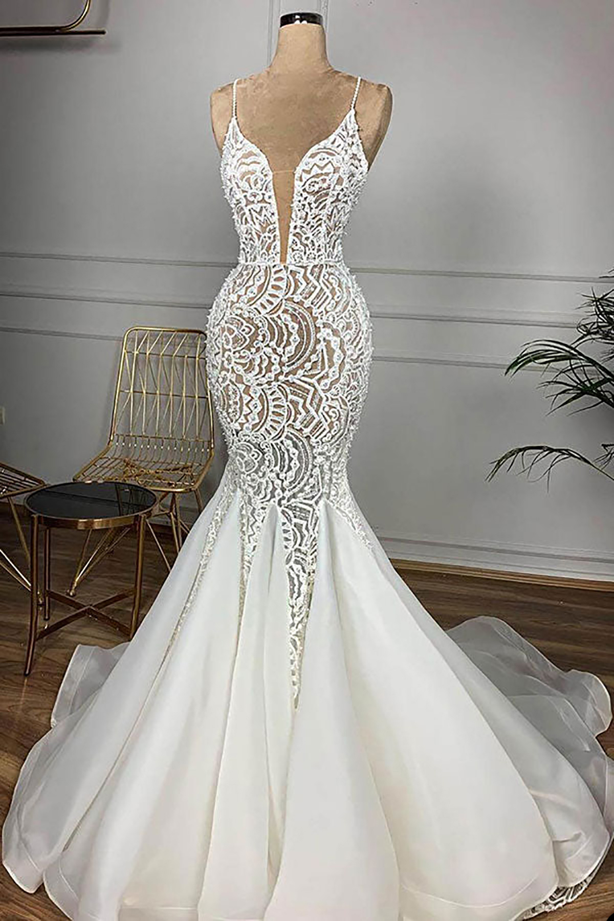 Mermaid Sexy Lace Wedding See Through V Neck Bridal Gowns Spaghetti Straps Ruffle Train Bride Dresses Custom Made