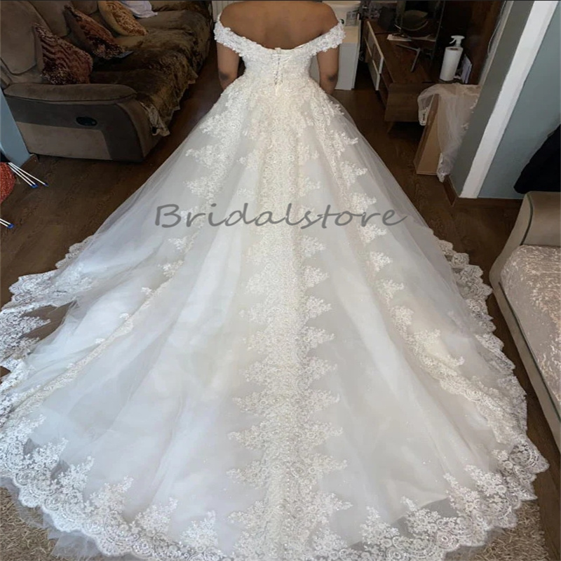 Spectacular Lace Country Wedding Dress 2024 Off Shoulders Court Train Appliques Church Garden Bridal Gowns Elegant Fancy Beaded Bride Dress Vestios De