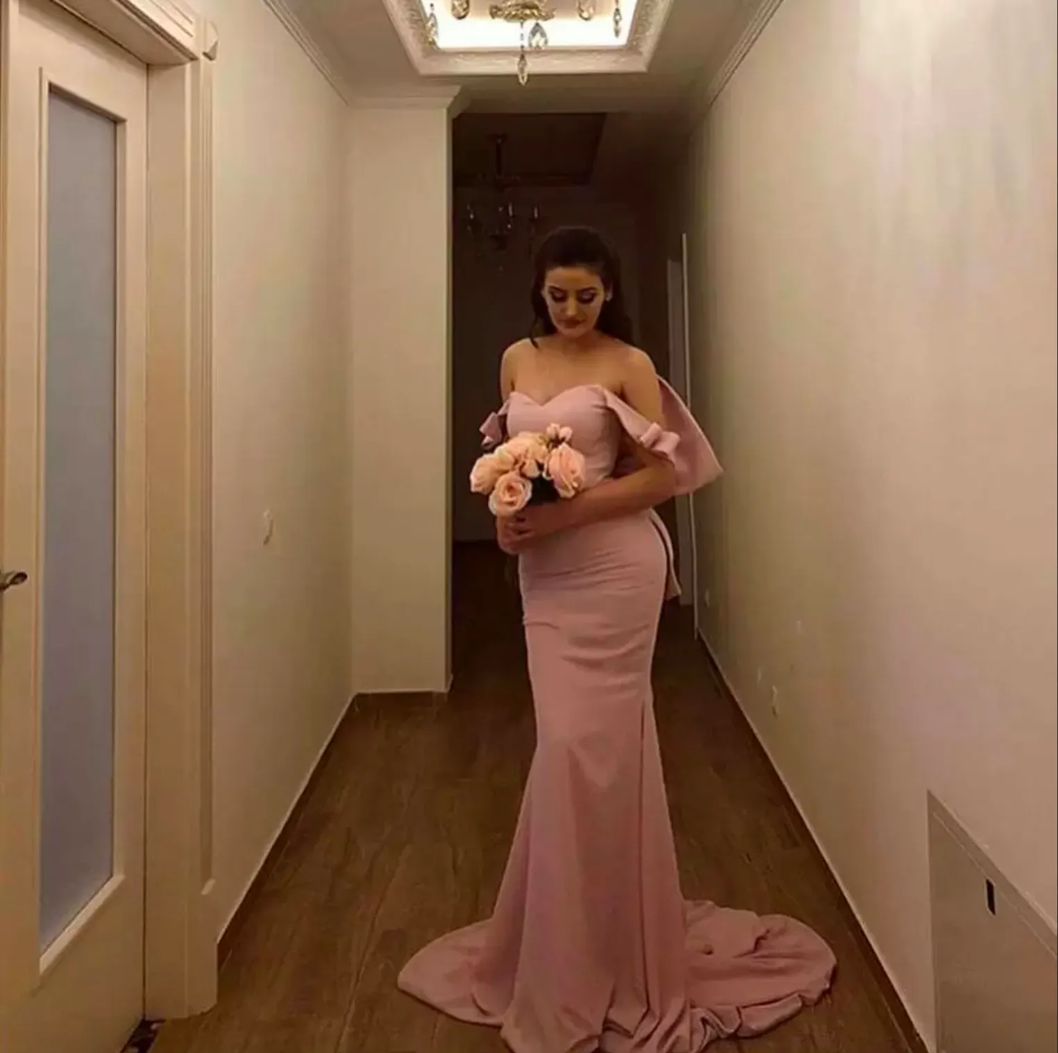 Dusty Pink Bridesmaid Dresses Mermaid Off The Shoulder Bow Sweep Train Custom Made Plus Size Maid Of Honor Gowns Vestidos Beach Wedding