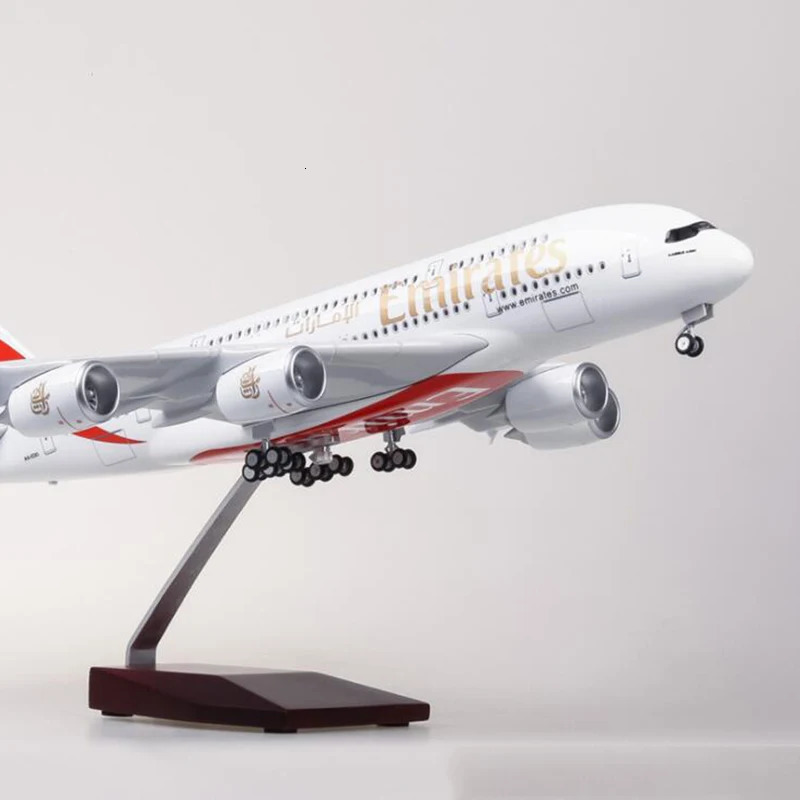 36.5cm 1/200 Scale UAE United Arab Airplane Model 380 A380 Airline Aircraft Toy with Light Wheel Diecast Plastic Resin 240115