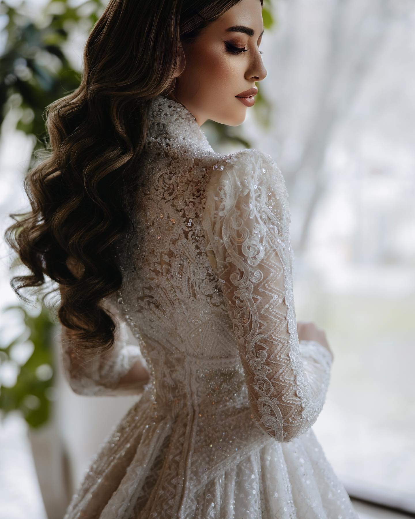 Glamorous A Line Wedding Dresses Lace Bridal Gowns Sequins Beaded Illusion Long Sleeves Bride Dresses Custom Made