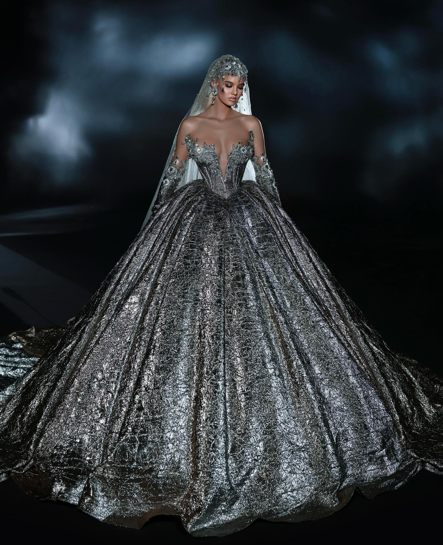 Romantic Wedding Princess Strapless Bridal Ball Gowns Crystal Deep V Neck Sleeveless Bride Dresses Custom Made 0218