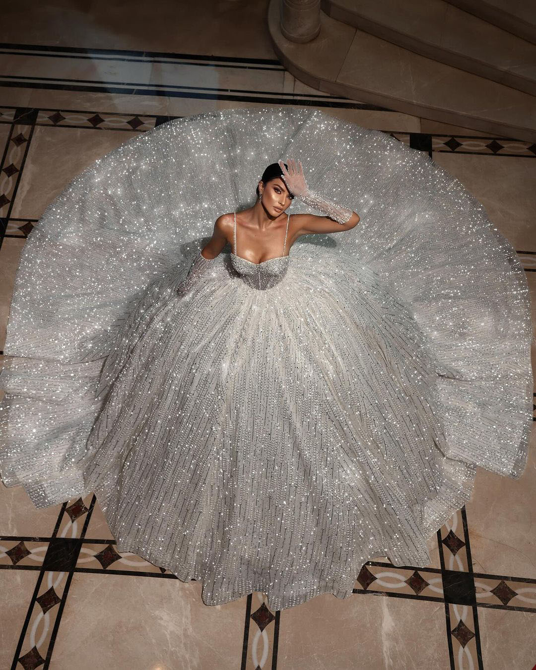 Vintage Spaghetti Straps Wedding Dresses Ball Gown Sexy Backless Sequined Lace Vestido De Noiva Custom Made Bridal Dress