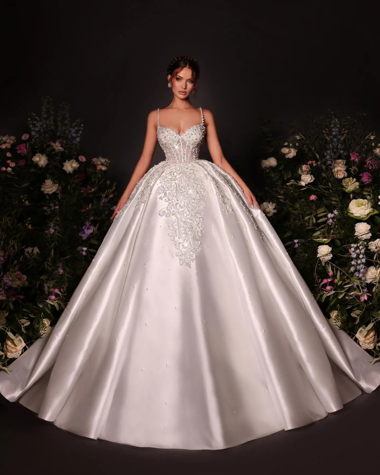 Fabulous Pearls Ball Gown Wedding Dresses Appliqued Bridal Gown Spaghetti Straps Sweep Train Satin Vestido de Novia for Bride YD