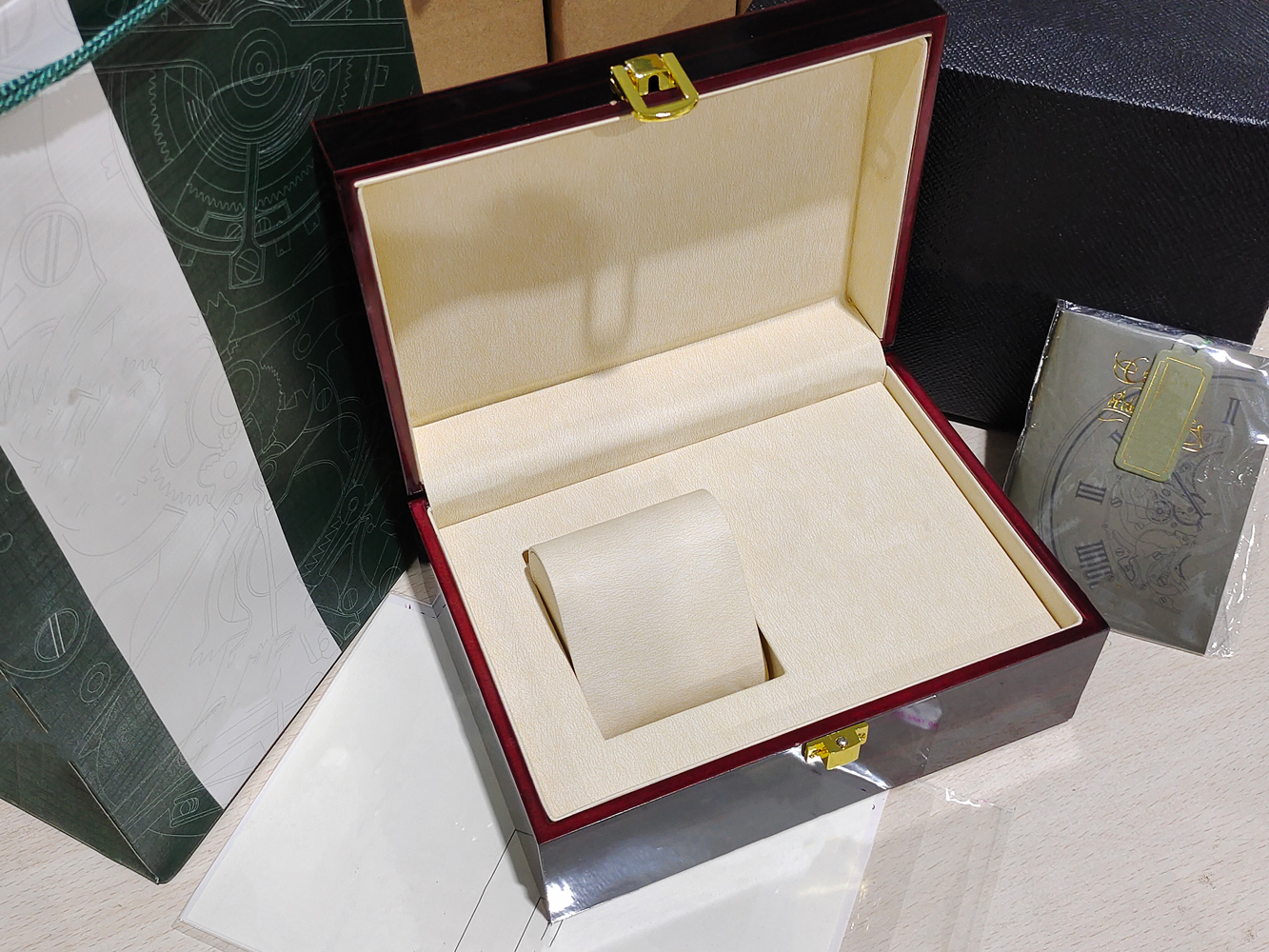 for men's couplesfashionable hot selling quartz electronic waterproof sapphire men's watches11