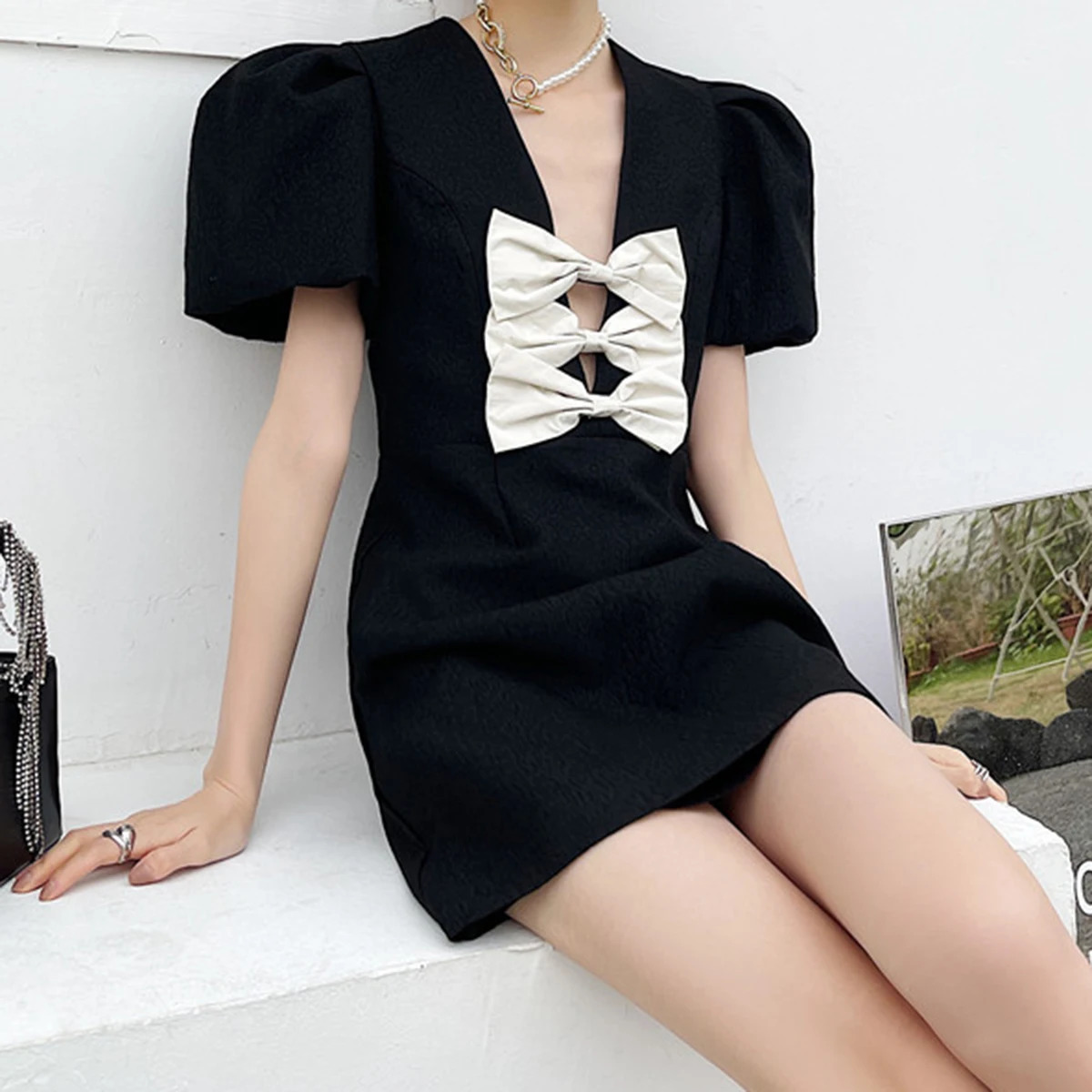 Bow Decor A-line Dresses Women Elegant Vintage Deep V-neck Puff Sleeve Mini Dress Korean Fashion Evening Party Vestidos 240117