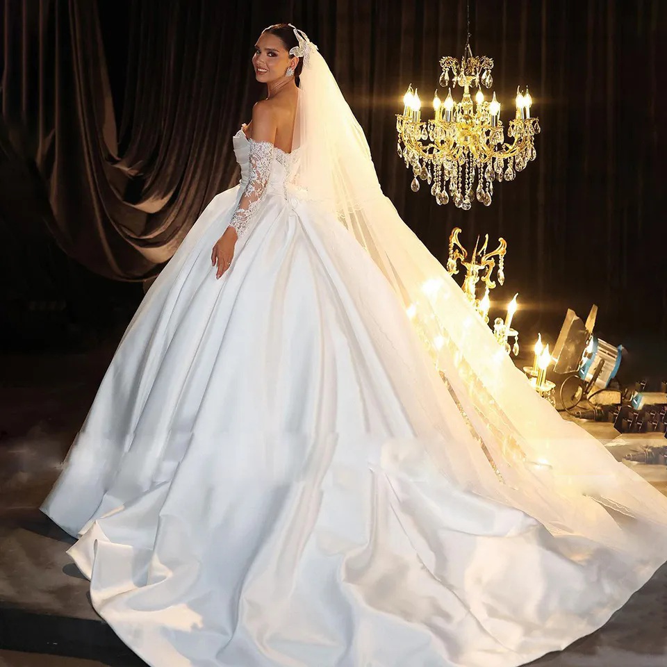 Satin Sweetheart Ball Gown Wedding Dresses 2024 Lace Long Sleeves Backless Princess Bridal Gowns Vestido De Noiva YD