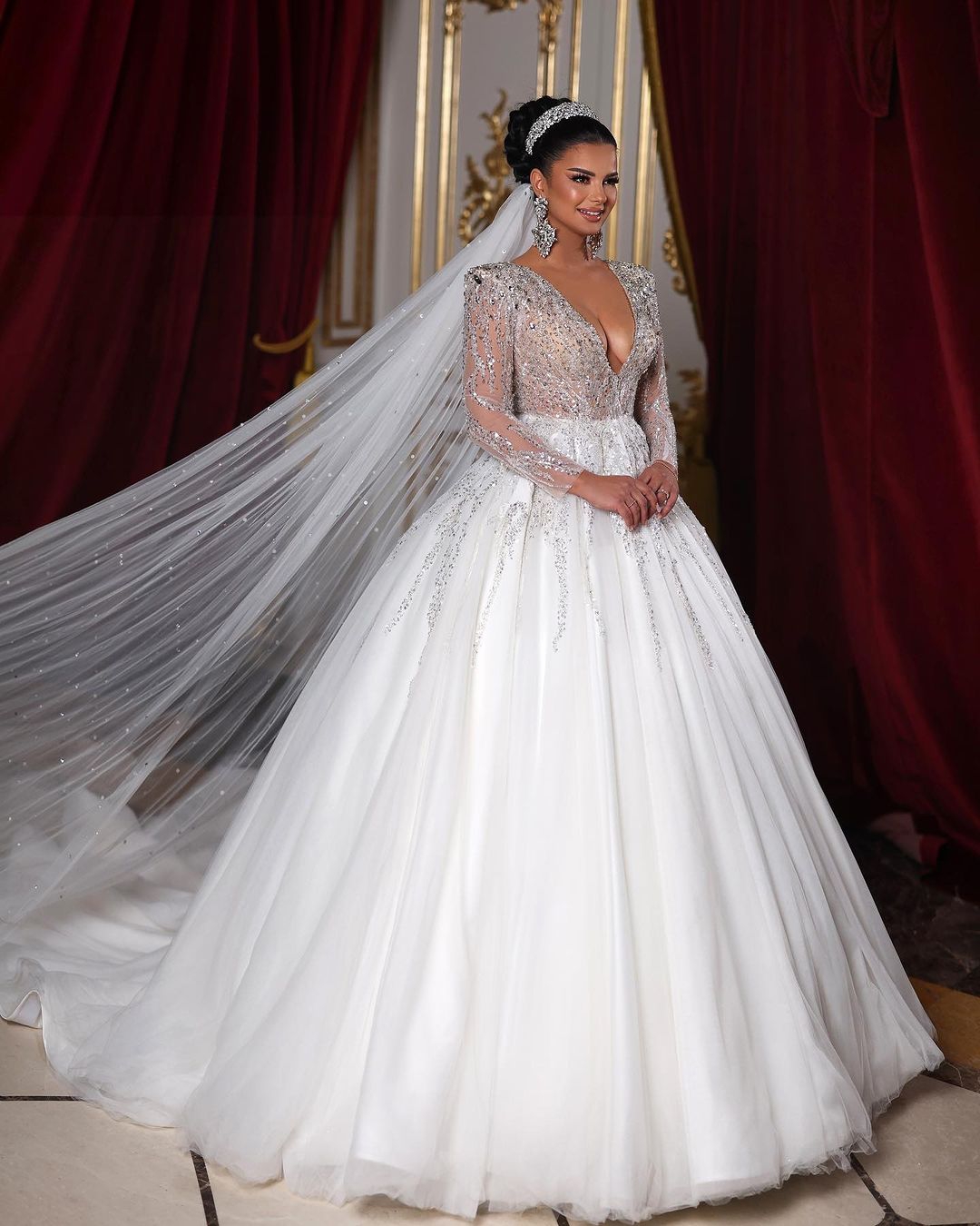 Simple V Neck A Line Wedding Dresses Elegant Sequined Lace Long Sleeve Bridal Gown Illusion Floor Length vestidos de novia