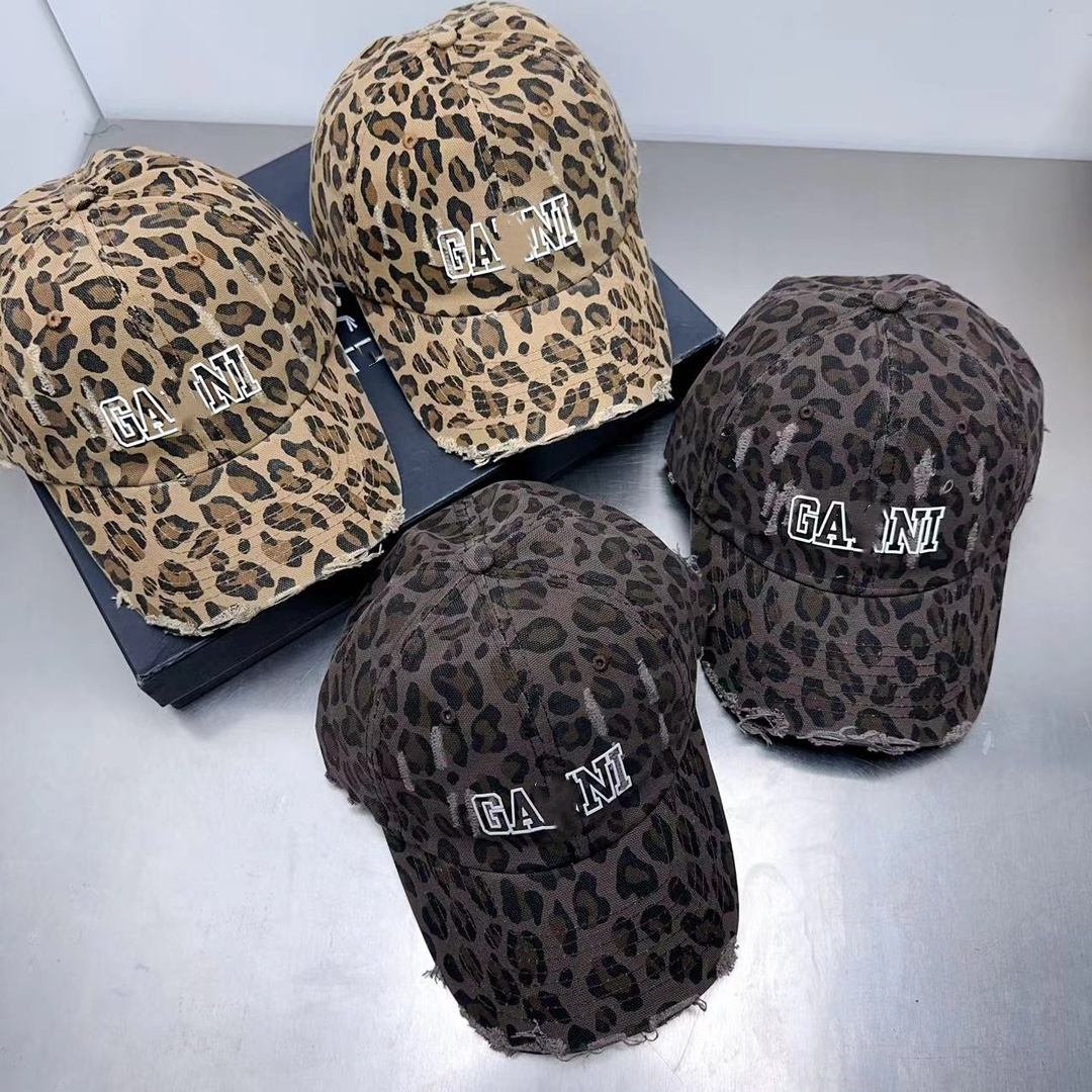 Fashion Designer Leopard Print Hole Baseball Cap Men and Women with Same Casual Versatile Suitable for All Seasons of the Year