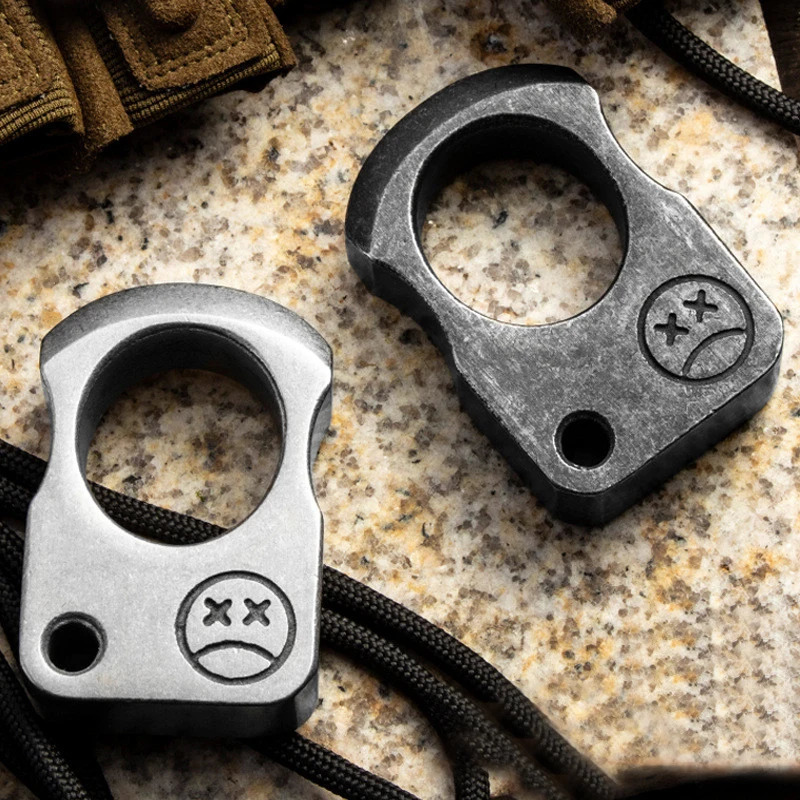 Alloy Steel Outdoor Survival Tool EDC Tactical Multifunctional Ring Pendant Window Breaker Edc 240117