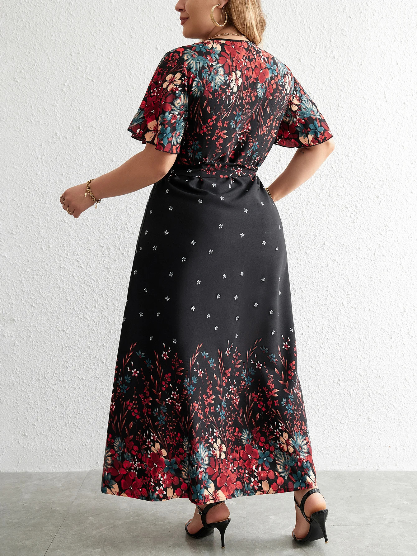 Plus Size Casual Dress Woman 2023 Summer V Neck Short Sleeve Floral Print Long Black Curvy Women Clothing 240116