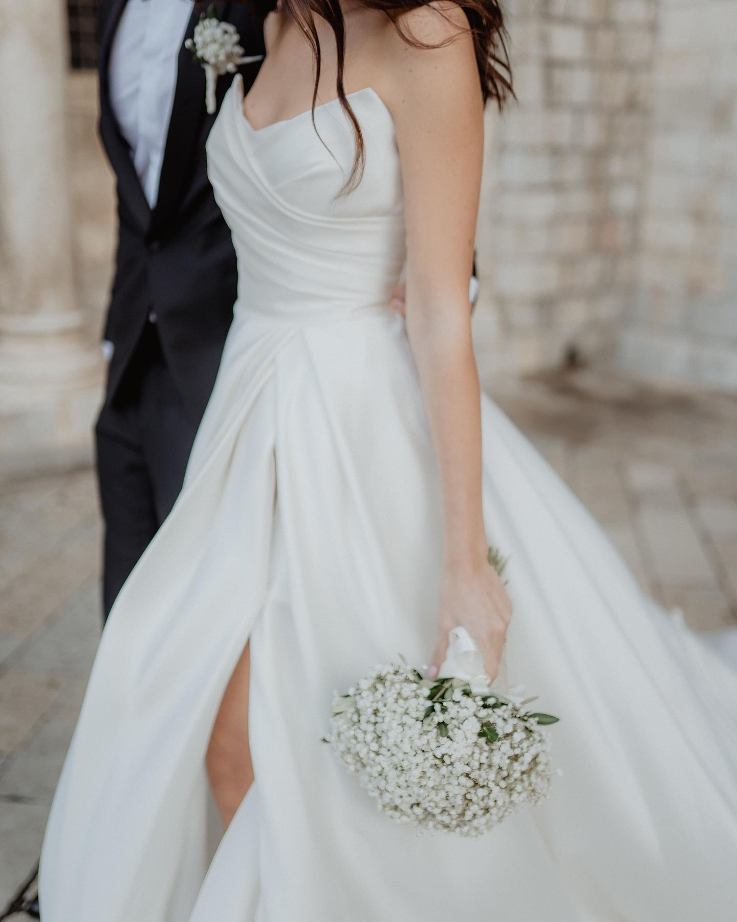 Elegant 2024 Satin Wedding Dresses Bridal Gowns Sweetheart Side Split Ruched Beach Boho Bride Dress with Detachable Sleeve