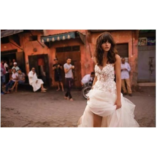 Liz Martinez Beach Wedding Dresses with 3D Floral V-neck Tiered Skirt Backless Plus Size Elegant Garden Country Toddler Wedding Gowns