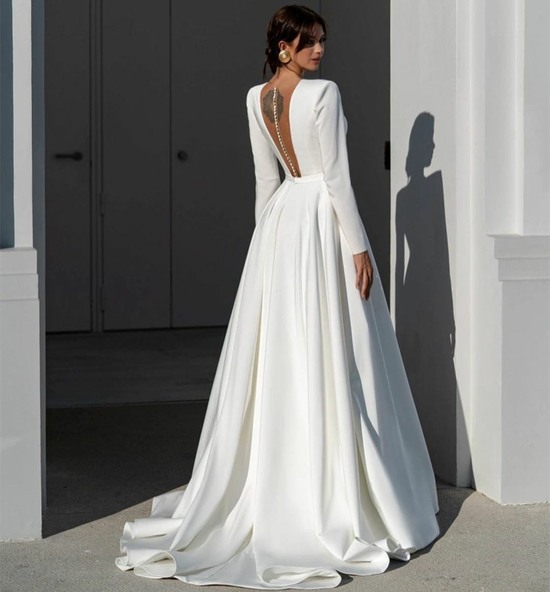 Elegant Long Ivory Crepe V-Neck Wedding Dresses With Pockets A-Line Pleated Sweep Train Bridal Gown Buttons Back Vestido de novia Women Dresses