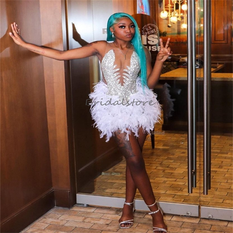 Diamond Rhinestone Prom Dress With Feather Luxury White Feather Baddies Cocktail Dress Black Women Short Evening Dress Sexy Formal Occasion vestidos d