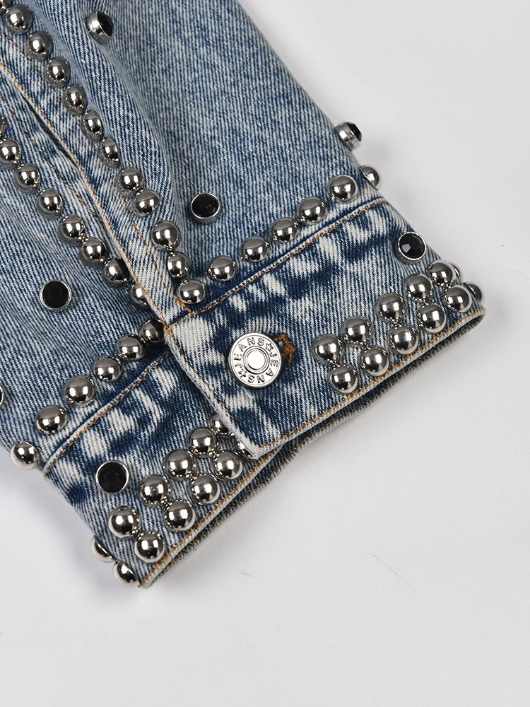EAM Loose Fit Blue Denim Rivet Short Cool Jacket Lapel Long Sleeve Women Coat Fashion Spring Autumn 2024 1DE828105 240117