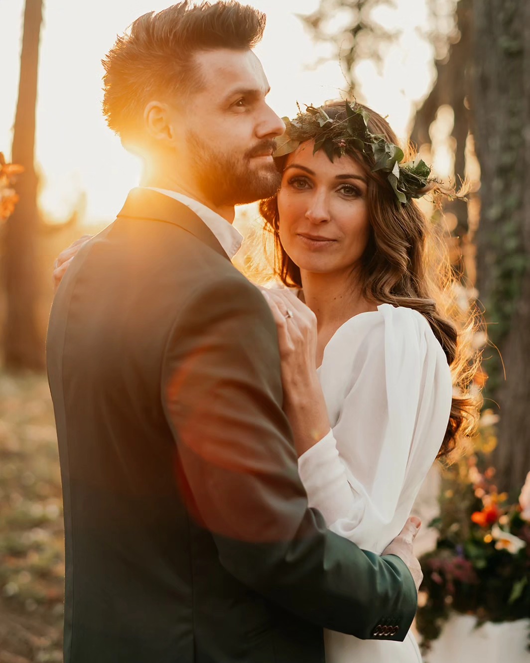 Elegant Satin Wedding Dresses V Neck Long Sleeve Bridal Gowns Sweep Train A Line Beach Boho Bride Dress Vestidos De Noiva