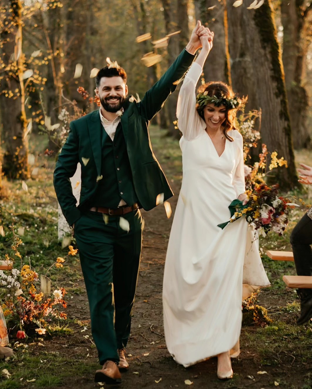 Elegant Satin Wedding Dresses V Neck Long Sleeve Bridal Gowns Sweep Train A Line Beach Boho Bride Dress Vestidos De Noiva