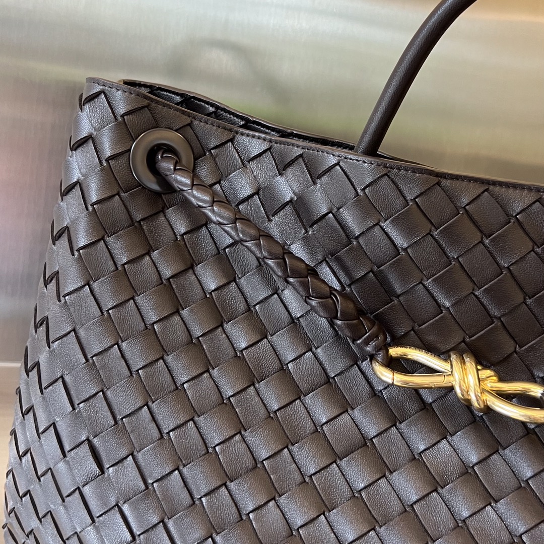 2025 Designer Buckle woven Handbag Intrecciato Leather Braided Womens Portable Shoulder Crossbody Bag Document handbags Purses luxury brand