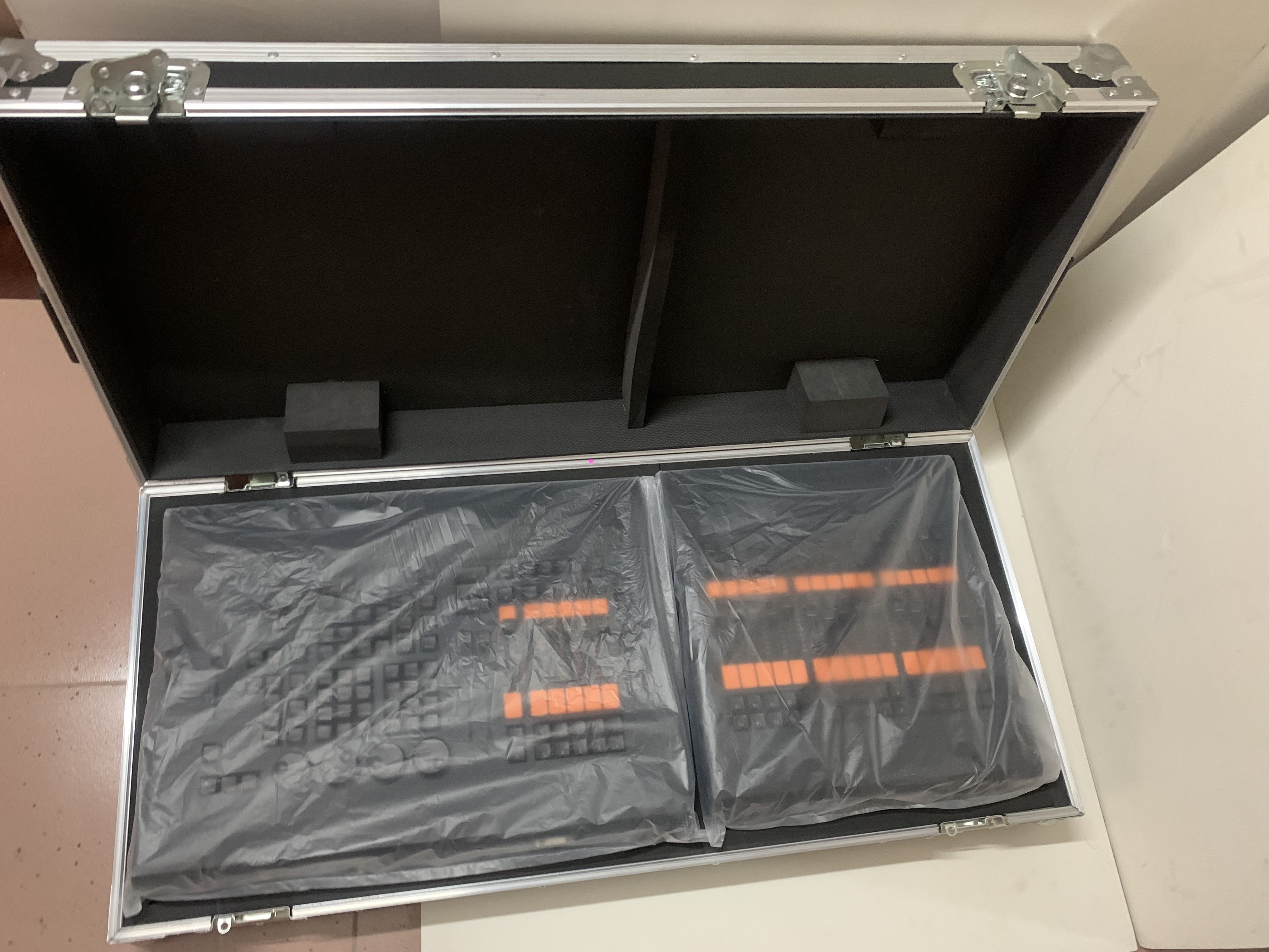 HOHAO DJ Console Factory Ma On Pc Command Wing 2 Fader Wing With Flightcase DMX512 Controller Fast Free Shipping By Sea or DDP No Customs duties