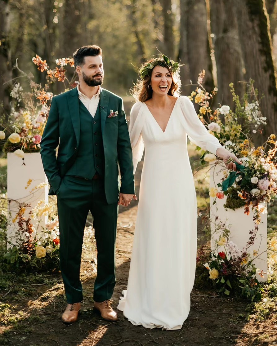 Elegant Satin Wedding Dresses V Neck Long Sleeve Bridal Gowns Sweep Train A Line Beach Boho Bride Dress Vestidos De Noiva