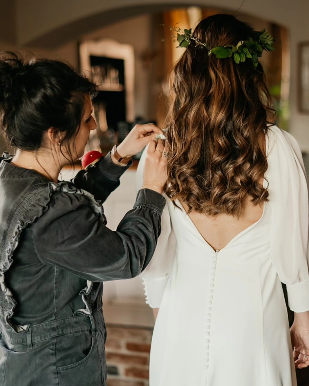 Elegant Satin Wedding Dresses V Neck Long Sleeve Bridal Gowns Sweep Train A Line Beach Boho Bride Dress Vestidos De Noiva