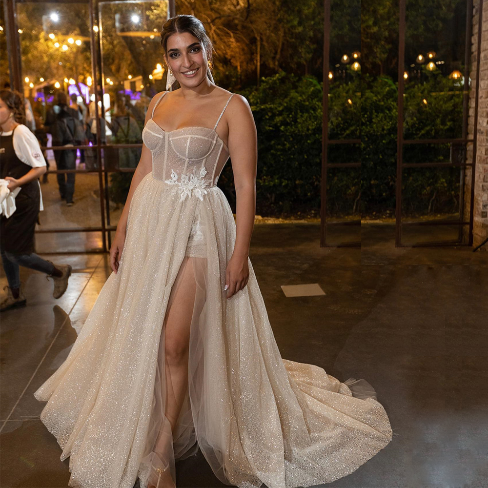 Stunning Sequined Spaghetti Straps Wedding Dresses Bridal Dress Lace Appliques Glitter Wedding Gown with Overskirt