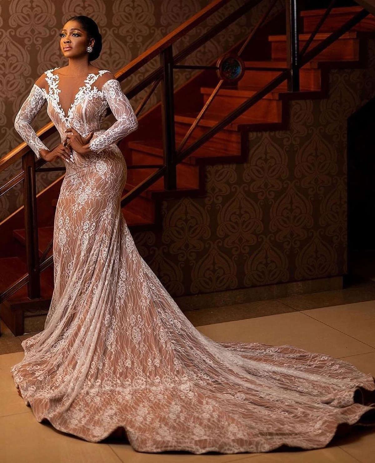 Romantic V Neck Mermaid Wedding Dresses Lace Long Sleeves Bridal Gowns Satin Sweep Floor Length Bride Dress Custom Made