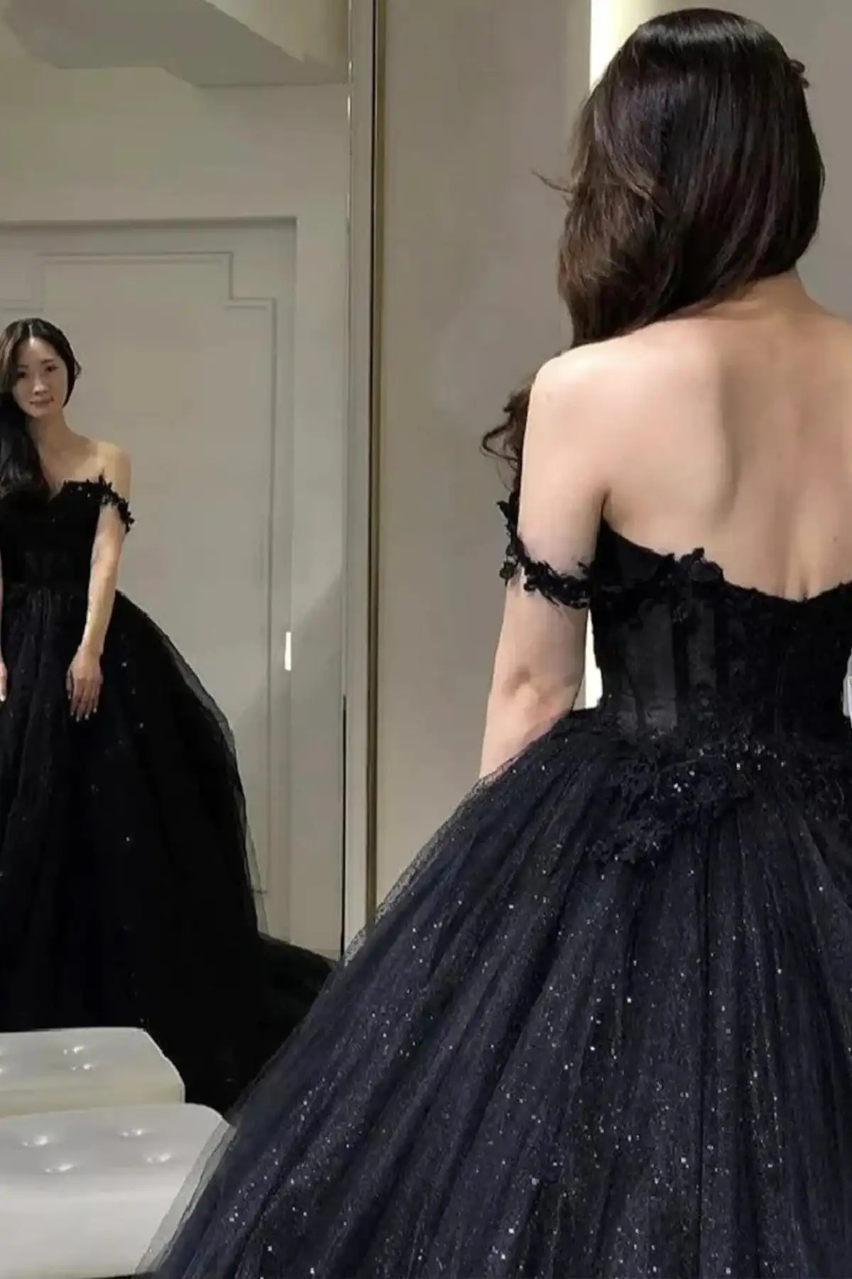 Gothic Black A Line Wedding Dresses Glitter Sequined Tulle Off The Shoulder Long Bridal Gowns Lace Appliques Sleeveless Corset Bride Dress 2024 Newest
