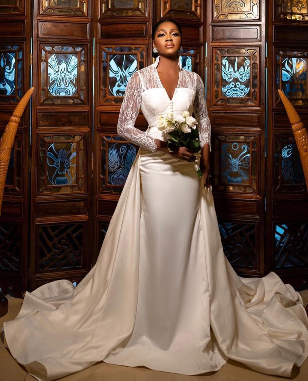 Graceful Mermaid Wedding Dresses V Neck Long Sleeves Bridal Gowns Detachable Train Satin Sweep Floor Length Bride Dress