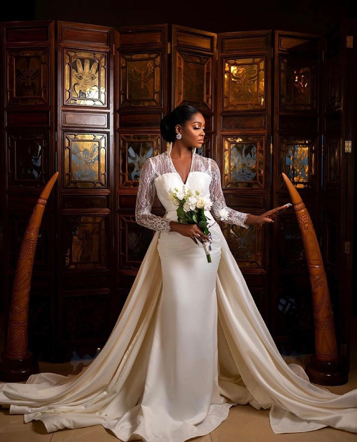 Graceful Mermaid Wedding Dresses V Neck Long Sleeves Bridal Gowns Detachable Train Satin Sweep Floor Length Bride Dress