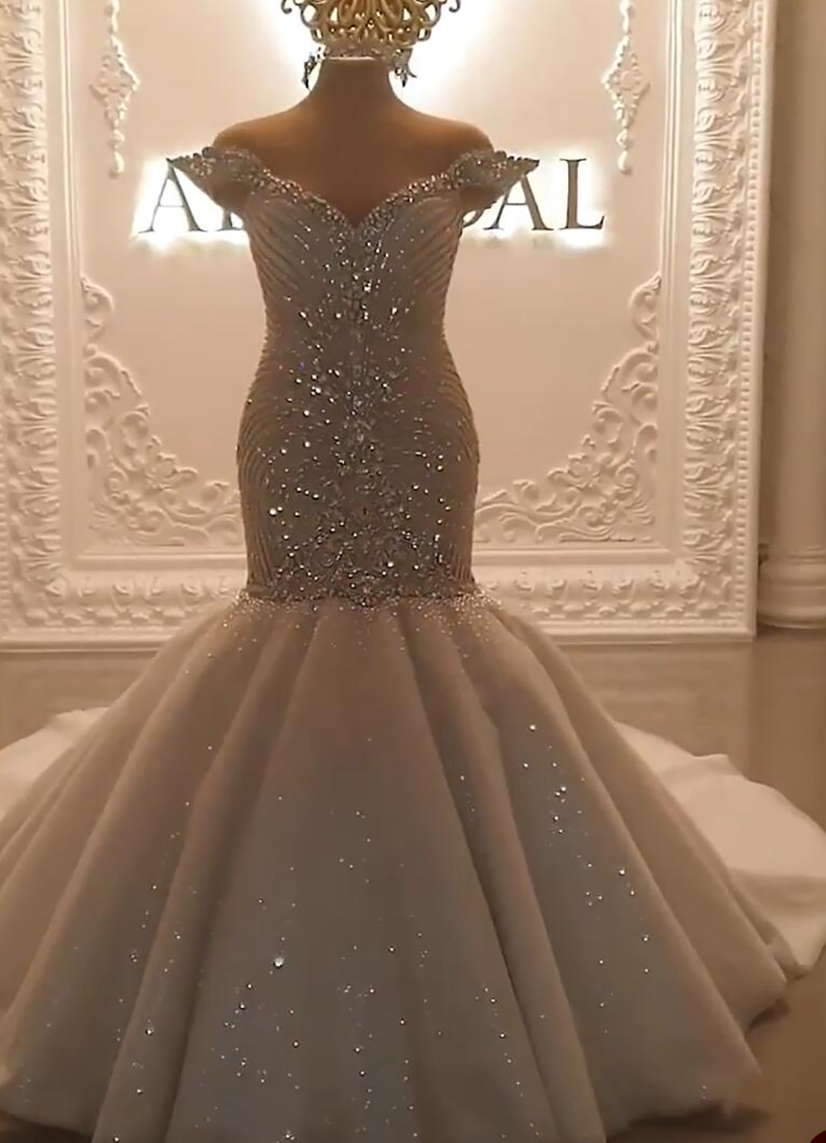 Gorgeous Mermaid Wedding Dresses V-neck Off Shoulder Design Beads Appliques Pearls Tulle Court Gown Custom Made Plus Size Bridal Gown Vestidos De Novi